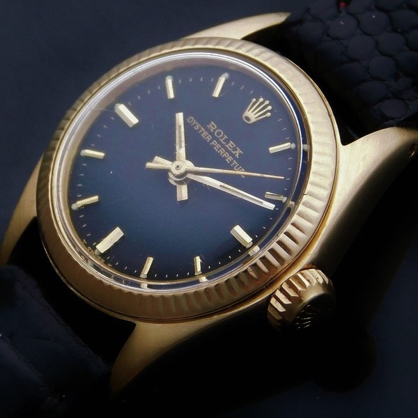 R O L E X 18K Solid Gold “OYSTER PERPETUAL” Ladies -Orignal Black